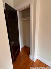 349 Pleasant St, Unit B2-2 in Malden, MA - Foto de edificio - Building Photo