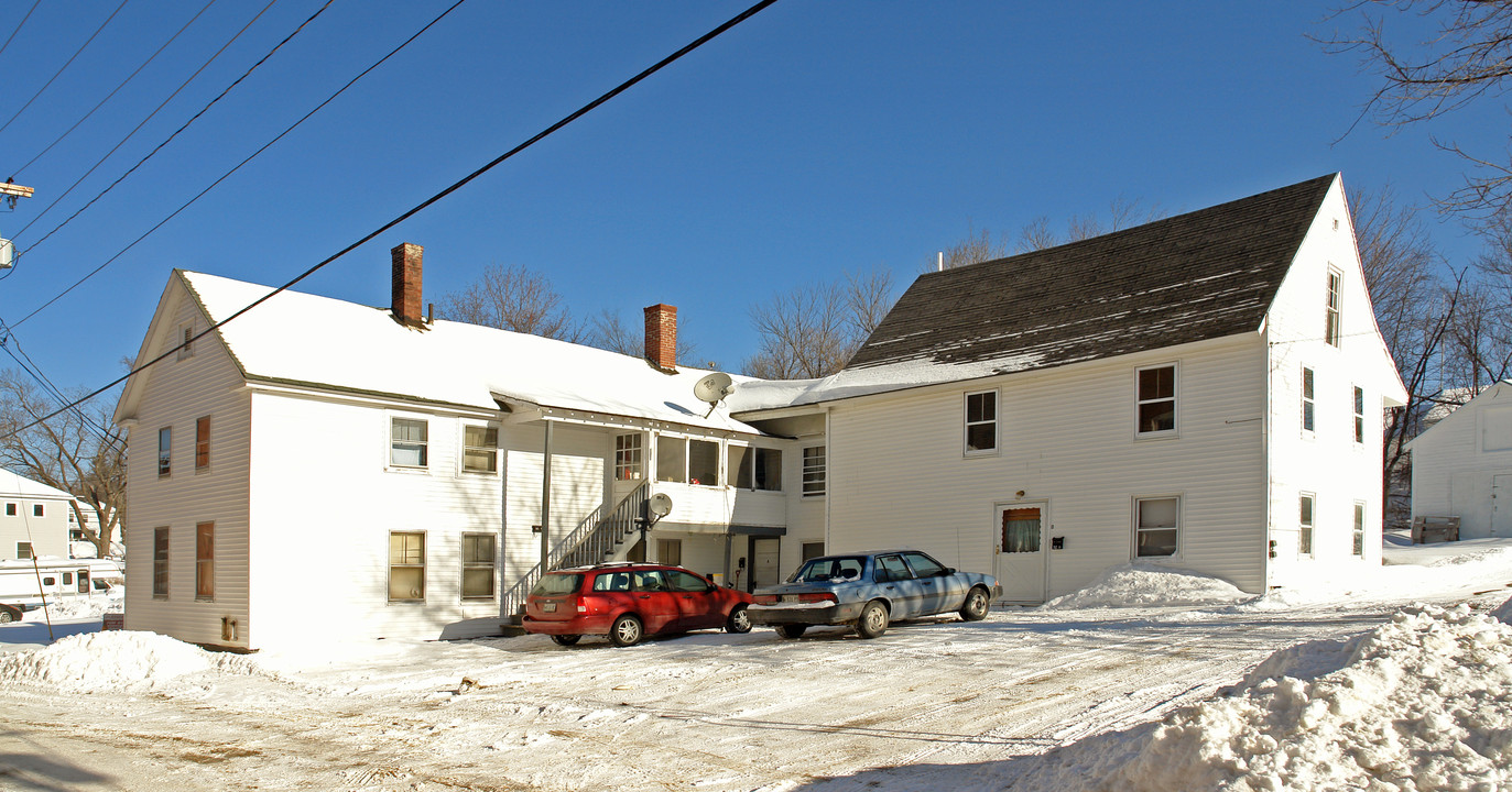 32 Clark St in Winthrop, ME - Building Photo