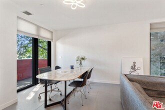 3248 Descanso Dr in Los Angeles, CA - Building Photo - Building Photo