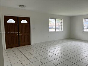 955 SW 87th Ct in Miami, FL - Building Photo - Building Photo