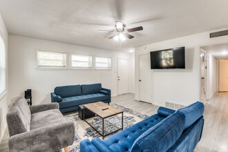 5155 Trail Lake Dr in Fort Worth, TX - Building Photo - Building Photo