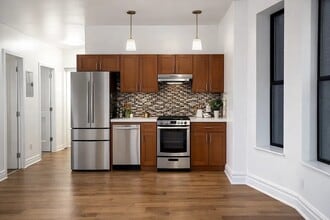 274 Mott St, Unit 3D in New York, NY - Building Photo - Building Photo