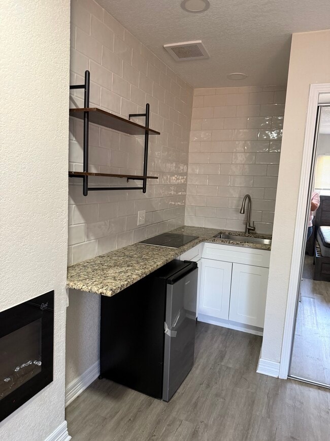 436 E Wright Blvd in Universal City, TX - Building Photo - Building Photo