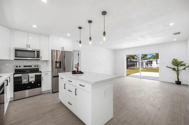 6335 Southgate Blvd in Margate, FL - Foto de edificio - Building Photo