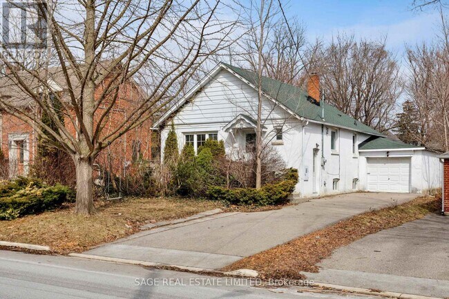 71 Royalavon Crescent in Toronto, ON - Building Photo - Building Photo