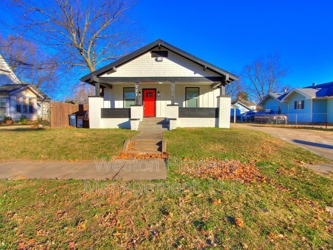 property at 721 N Louisa Ave