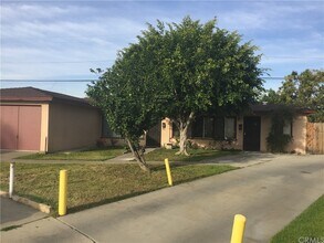 605 E Avon Pl, Unit B in Anaheim, CA - Building Photo - Building Photo