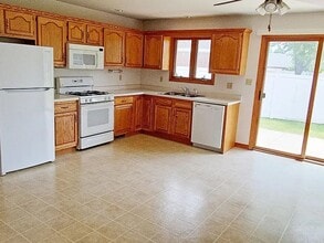 1600 Schubert Dr in Morris, IL - Building Photo - Building Photo