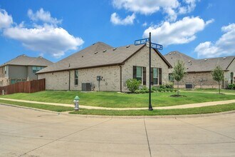 621 Mesquite Grove Rd in Midlothian, TX - Foto de edificio - Building Photo
