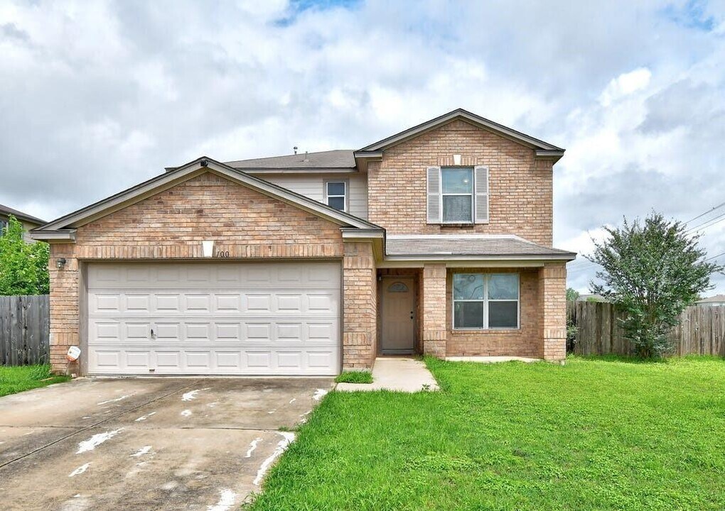 100 Pimlico in Kyle, TX - Building Photo