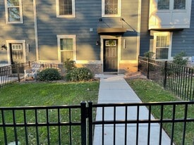 1228 Queen Lyon Ct in Charlotte, NC - Building Photo