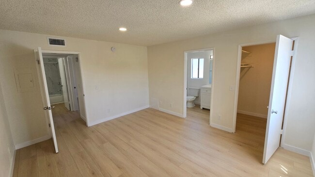 13347 Victory Blvd in Los Angeles, CA - Building Photo - Building Photo