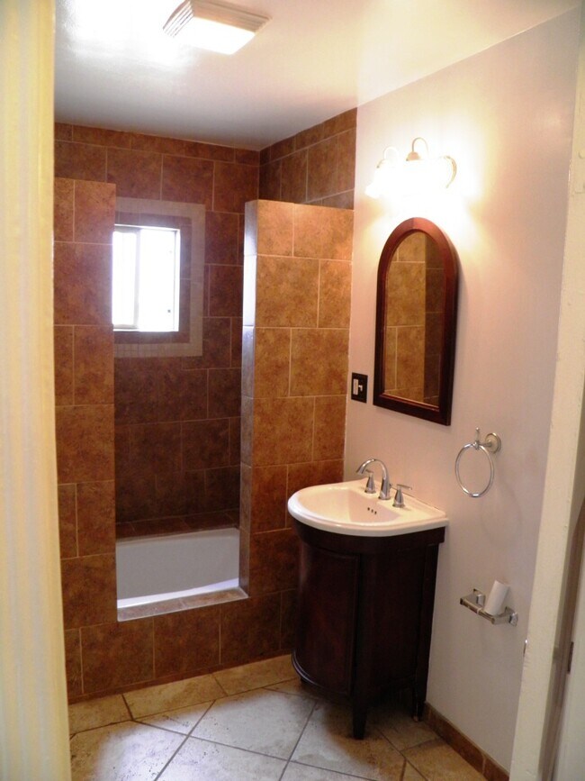 1269 S Ridgeley Dr, Unit #3 in Los Angeles, CA - Building Photo - Building Photo