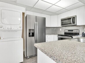 10300 NW 9th St Cir in Miami, FL - Building Photo - Building Photo