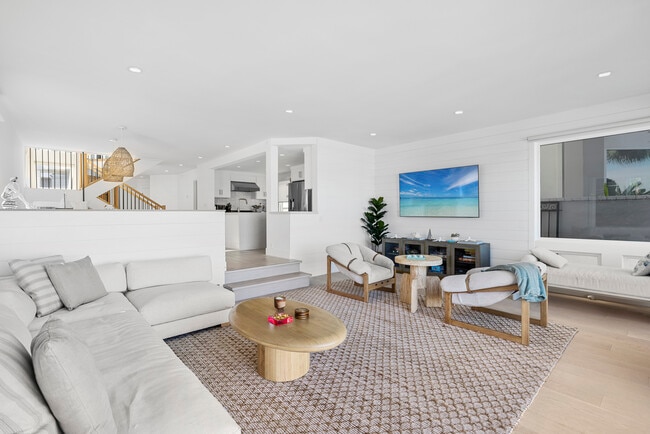 1126 E Balboa Blvd in Newport Beach, CA - Building Photo - Building Photo