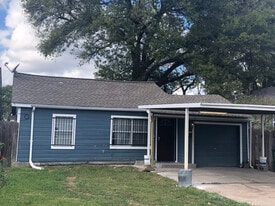 6734 New York St in Houston, TX - Building Photo