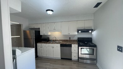 4732 Huron Dr in Pensacola, FL - Building Photo - Building Photo