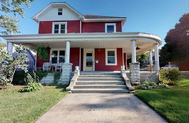 property at 178 W Broadway St