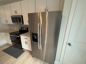 Room in Townhome on Old Grove Ln in Apex, NC - Building Photo - Building Photo