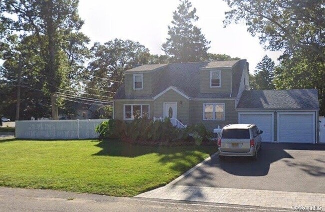 23 Luther Pl