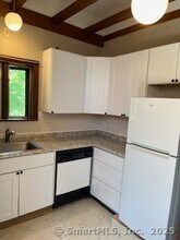 64 Toddy Hill Rd in Newtown, CT - Building Photo - Building Photo