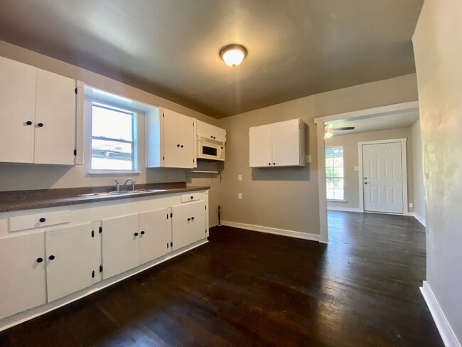 541 N San Gabriel Ave in San Antonio, TX - Building Photo - Building Photo
