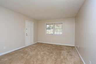 Oak Hill Apartments in Macon, GA - Building Photo - Interior Photo