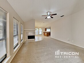 1637 Woodhall Way in Fort Worth, TX - Building Photo - Building Photo