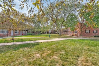33 Briar St in Glen Ellyn, IL - Building Photo - Building Photo