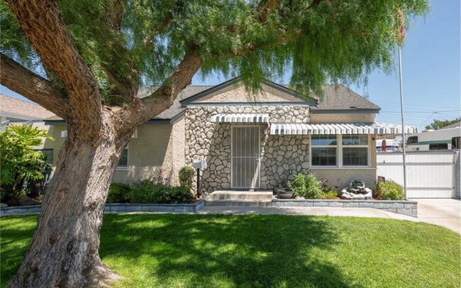 property at 6008 Dunrobin Ave