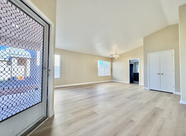 1009 Torington Dr in Las Vegas, NV - Building Photo - Building Photo