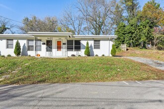 1747 1st St NE-Unit -1747 1st ST in Hickory, NC - Building Photo - Building Photo