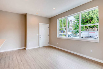 1906 SE Tacoma St in Portland, OR - Building Photo - Interior Photo