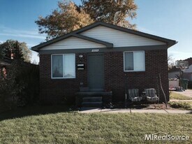 16024 Hauss Ave in Eastpointe, MI - Building Photo
