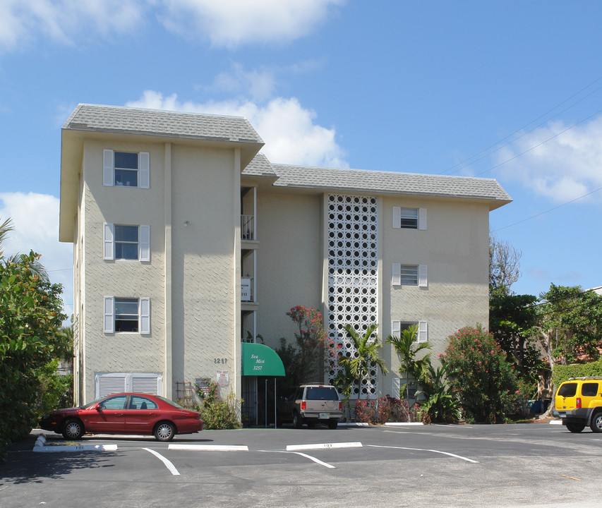 Sea Mist in Pompano Beach, FL - Building Photo