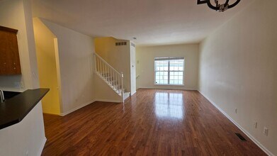 1547 Cass Lake Rd in Keego Harbor, MI - Building Photo - Building Photo