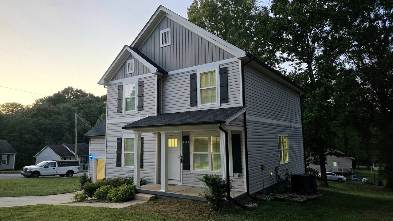 1378 Melviney St in Statesville, NC - Building Photo