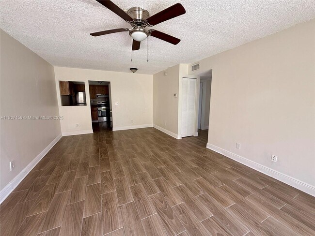 11130 Royal Palm Blvd in Coral Springs, FL - Building Photo - Building Photo