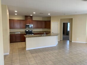 42947 Beamer Ct in Temecula, CA - Foto de edificio - Building Photo