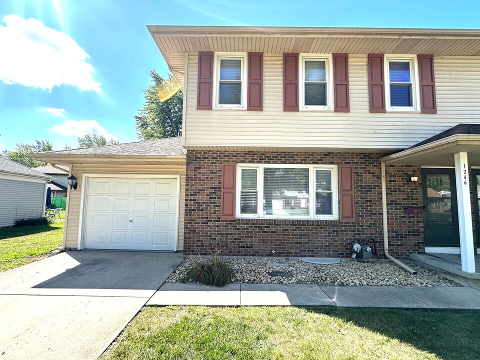 1246 California Ave in Aurora, IL - Building Photo