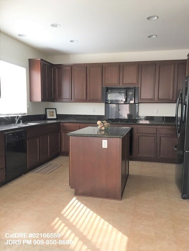 16043 Begonia Ave in Chino, CA - Building Photo - Building Photo