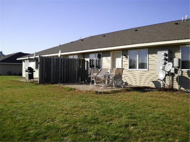 626 W 8th St in New Richmond, WI - Building Photo - Building Photo