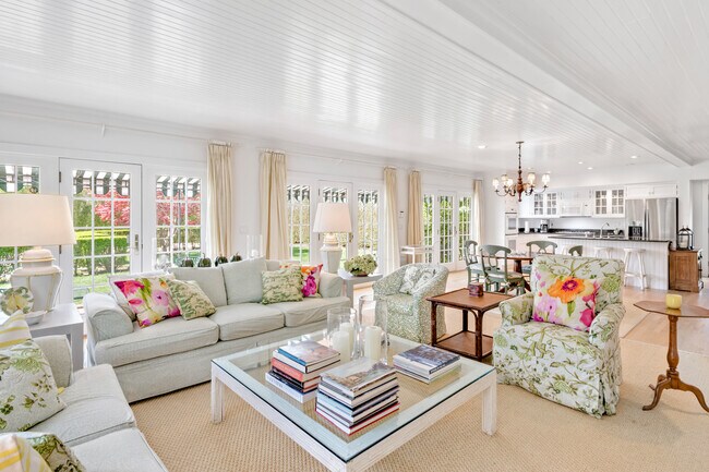 520 First Neck Lane in Southampton, NY - Building Photo - Building Photo