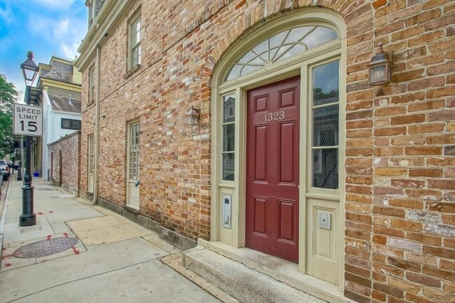 1323 Dauphine St, Unit 3 in New Orleans, LA - Building Photo - Building Photo