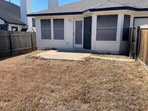 833 Picadilly Dr in Pflugerville, TX - Building Photo - Building Photo