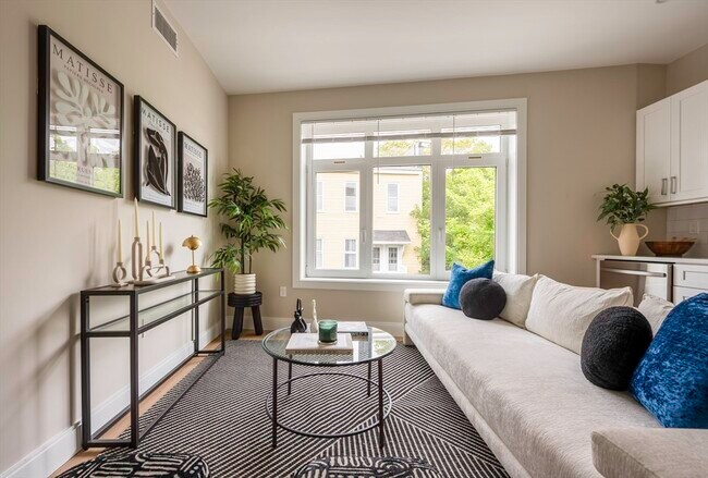 394 McGrath Hwy-Unit -403 in Somerville, MA - Foto de edificio - Building Photo