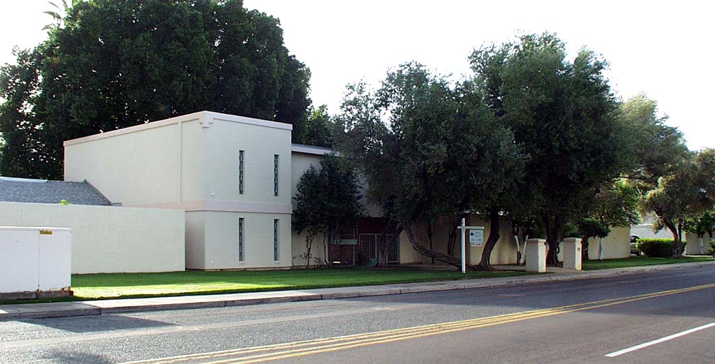 Biltmore Gardens in Phoenix, AZ - Building Photo