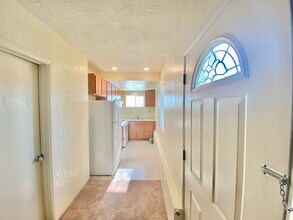 12746 35th Ave NE, Unit 4 in Seattle, WA - Foto de edificio - Building Photo