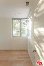 4826 Franklin Ave in Los Angeles, CA - Building Photo - Building Photo