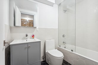 12 Agate Ct in Brooklyn, NY - Foto de edificio - Building Photo